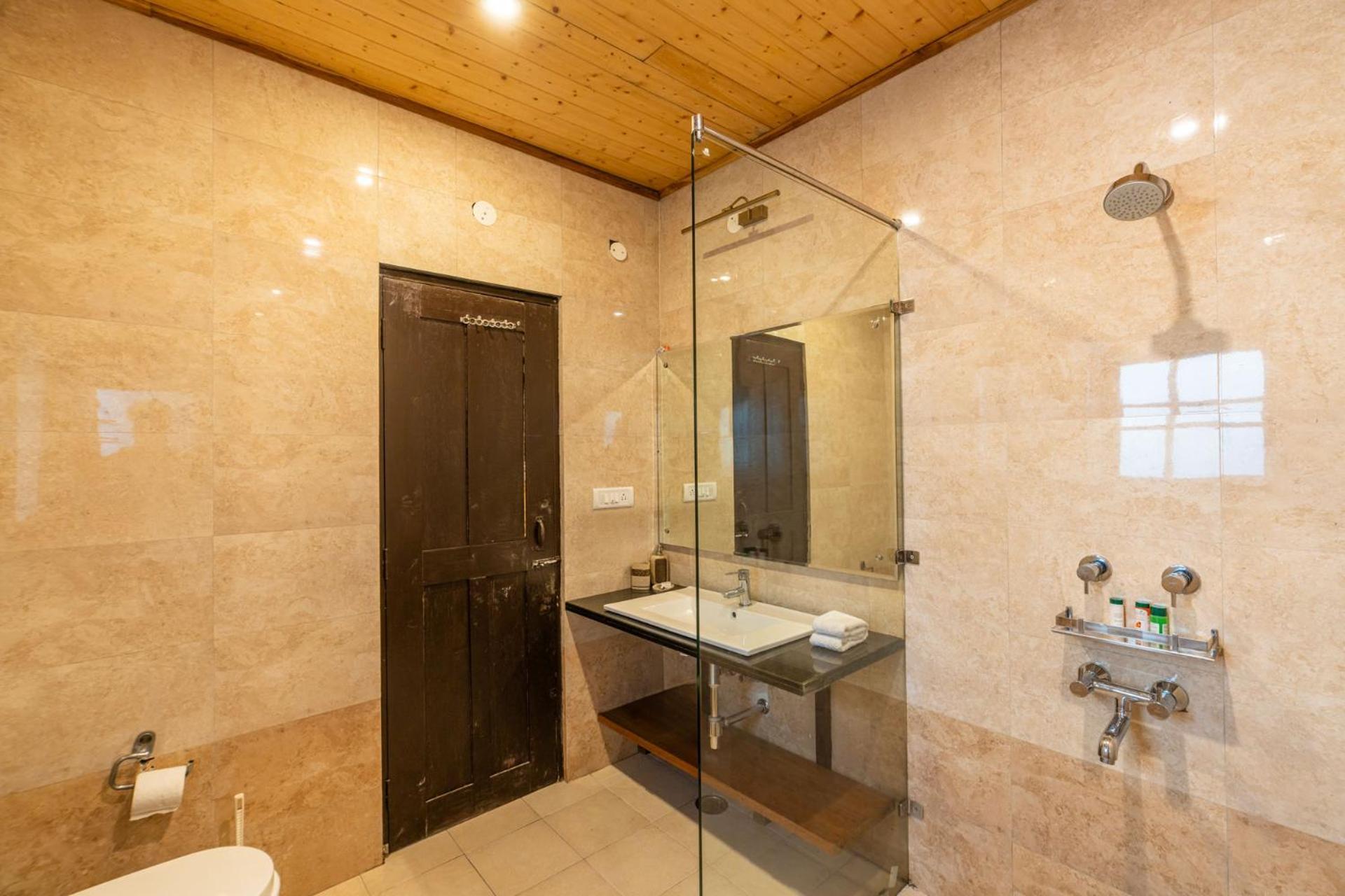 Stayvista At Padam Hill- Pet Friendly Villa With Garden Касаули Екстериор снимка